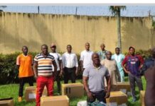 football: DIDIER DROGBA OFFRE 2000 BALLONS ET 5000 EQUIPEMENTS DIVERS AUX CLUBS IVOIRIENS