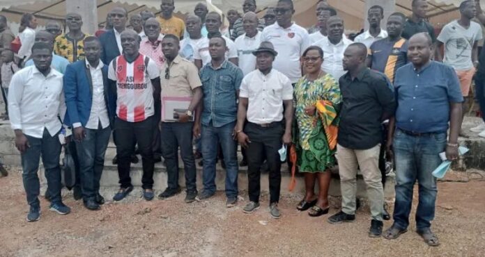 football-apres-une-mauvaise-saison-lasi-dabengourou-retrousse-les-manches-p_rpc8lurvhqm