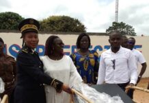 L’entreprise ASAK Groupe offre des lits d’accouchement à la maternité d’Aniassué